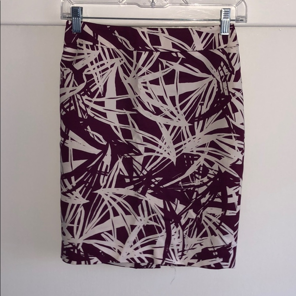 LOFT Purple leaf pencil skirt 00P curvy fit.
